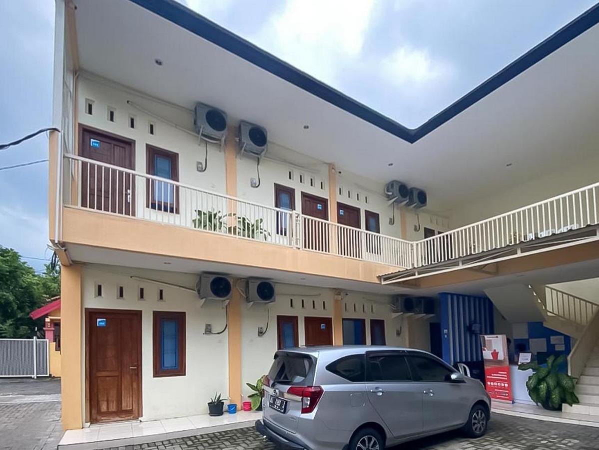 Reddoorz Syariah @ Pahlawan Sidoarjo Hotel Екстериор снимка