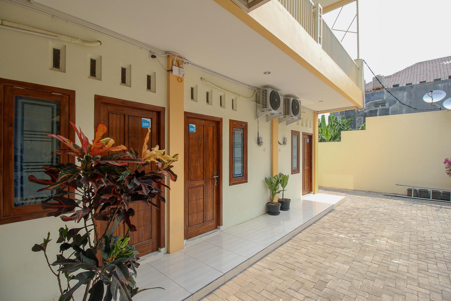 Reddoorz Syariah @ Pahlawan Sidoarjo Hotel Екстериор снимка